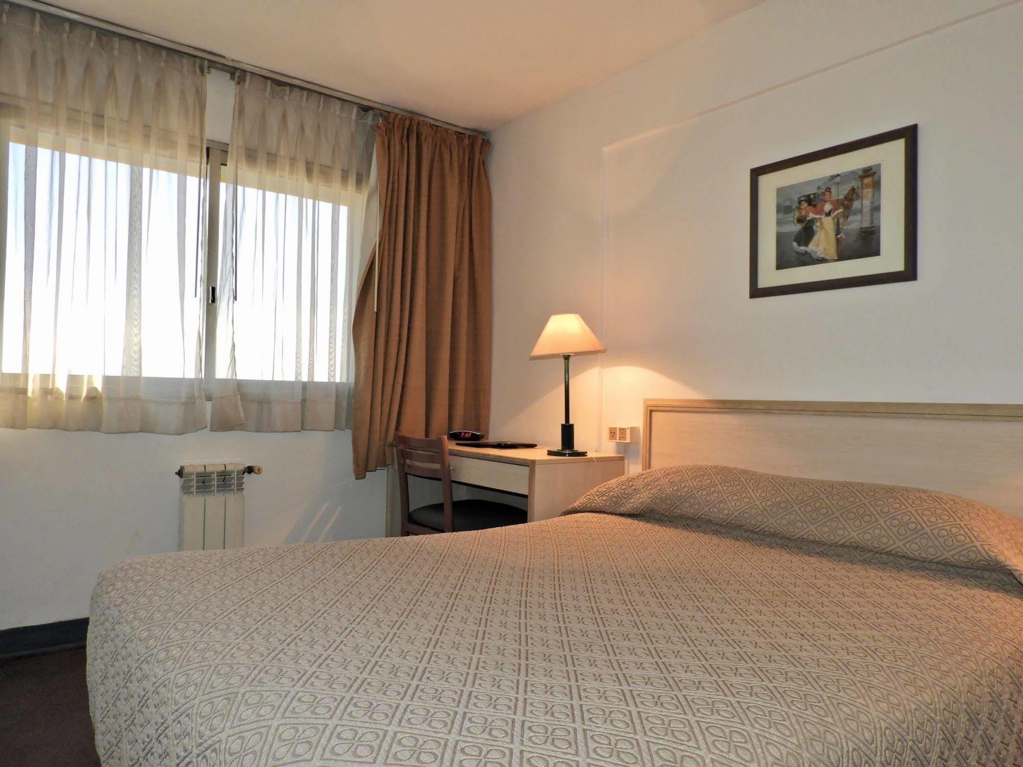 Hotel Tres Cruces 몬테비데오 외부 사진